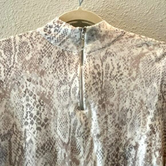 Chico's Mock Neck Snakeskin Sweater Sz M - Picture 12 of 15